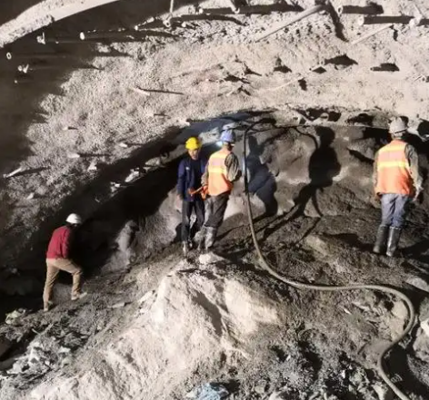 回民拱顶带模注浆料的施工流程及注意事项